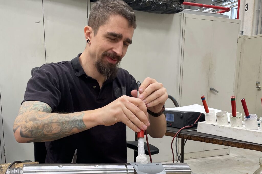 Bild bei der Arbeit Graf Oberflächentechnik