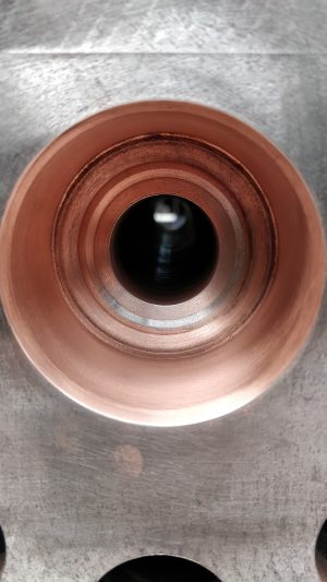Durch Tampongalvanisieren mit Kupfer aufgefüllte Passung Durch Tampongalvanisieren mit Kupfer aufgefüllte Passung