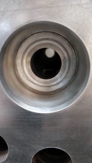 Durch Tampongalvanisieren mit Kobalt überzogene Passung Durch Tampongalvanisieren mit Kobalt überzogene Passung